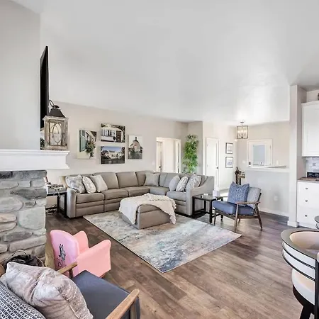 Spacious 3-Br Home Near Lambeau